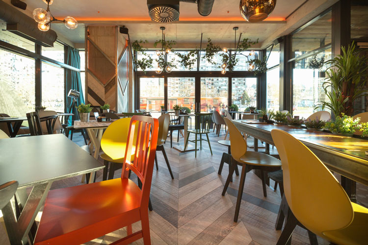 How Your Chairs Shape Customer Comfort and Dining Behavior