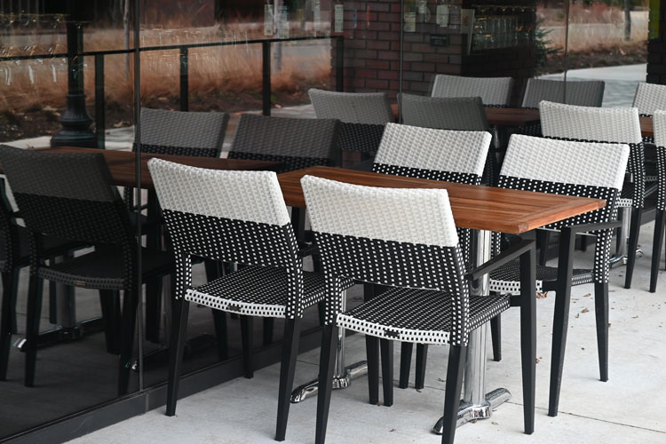 Restaurant Patio Furniture Ideas: How to Arrange Outdoor Restaurant