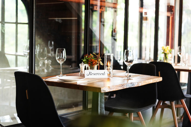 Restaurant Decor: How to Create Ambience Without Sacrificing Seating Space